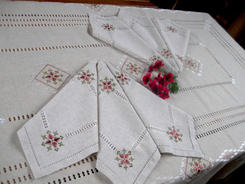 Вишитий набір-Лляна скатерина з серветками «Марсала»