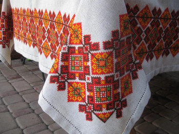 Лляна вишита скатертина ручної роботи «Карпати»