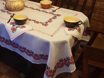 Вишитий комплект скатертина з серветками «Калиновий вінок»
