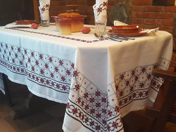Вишитий комплект скатертина з серветками «Бордо»
