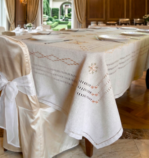 Скатертина з ручною вишивкою в європейському стилі Елегантність