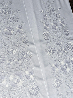 Весільний рушник під ноги білим по білому Світла доля